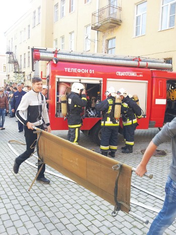 Тренировочные учения по пожарной безопасности в школах Кронштадтского района Санкт-Петербурга